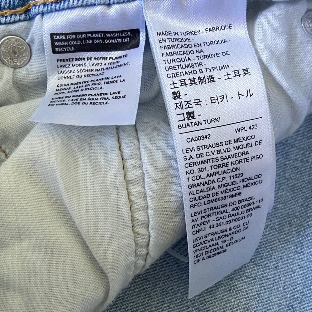 Levi's 501 Women's Light and Dark Blue Straight Leg Jeans Two Pairs Size 28x30. - Picture 7 of 10